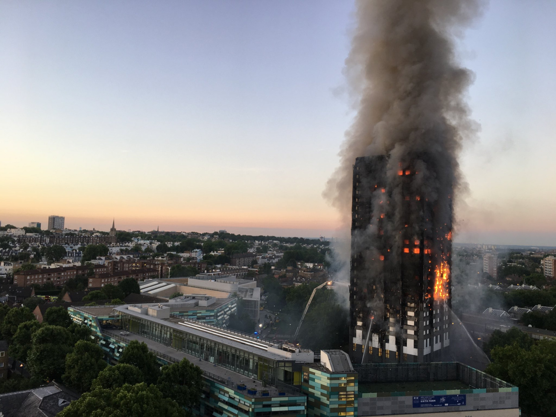 image.title Grenfell Tower fire - Wikipedia image