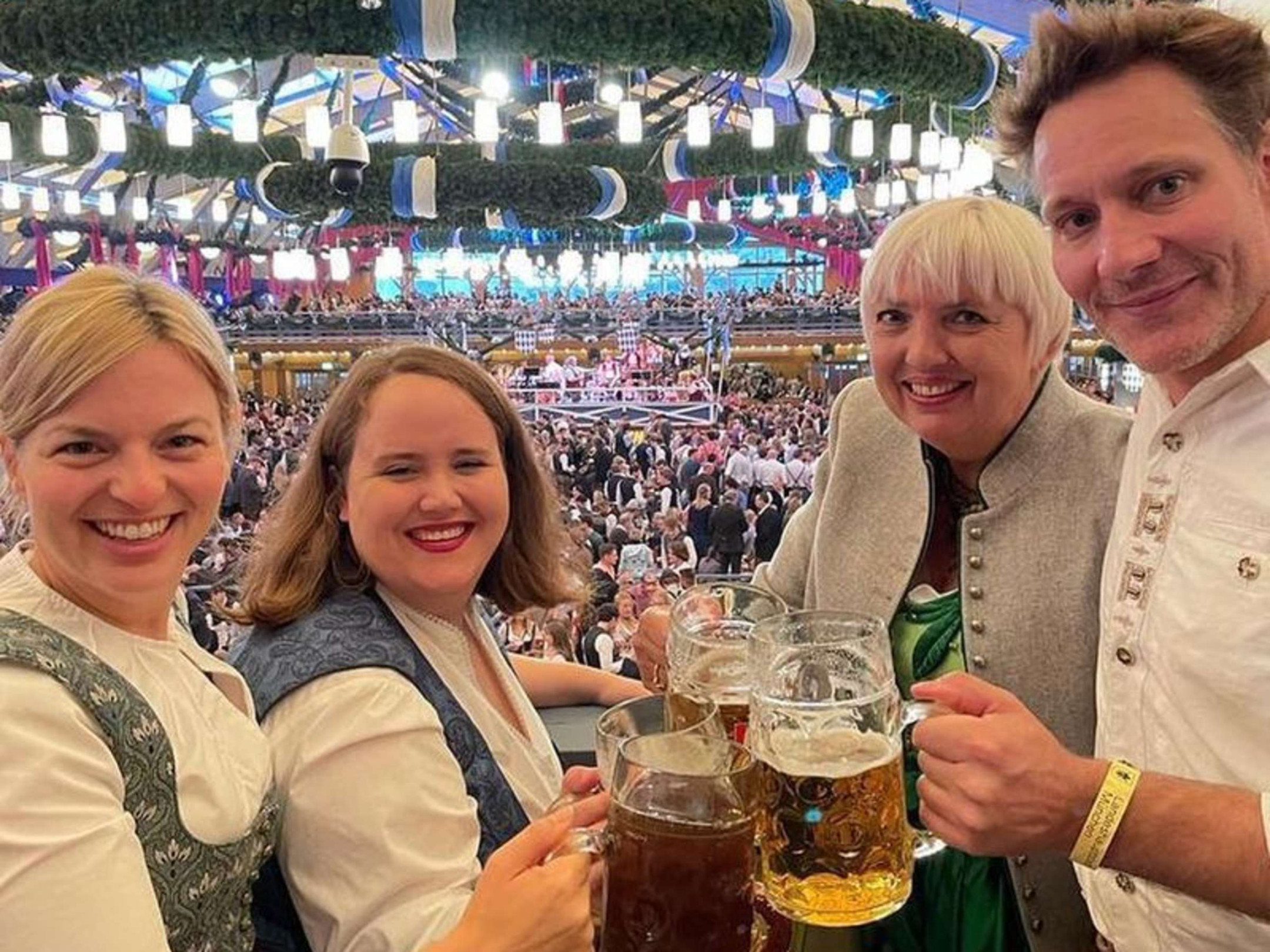 image.title Ricarda Lang gerät für Oktoberfest-Bild heftig in Kritik image